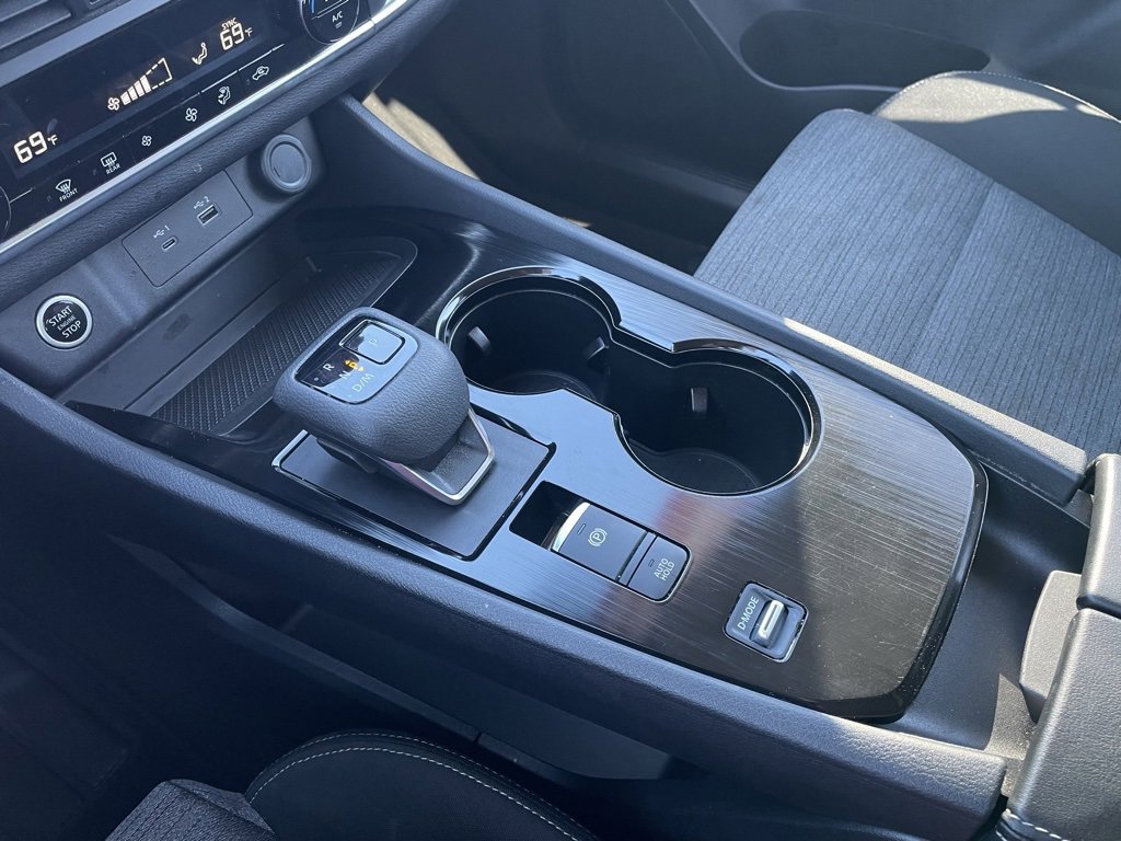 Used 2023 Nissan Rogue SV image 20