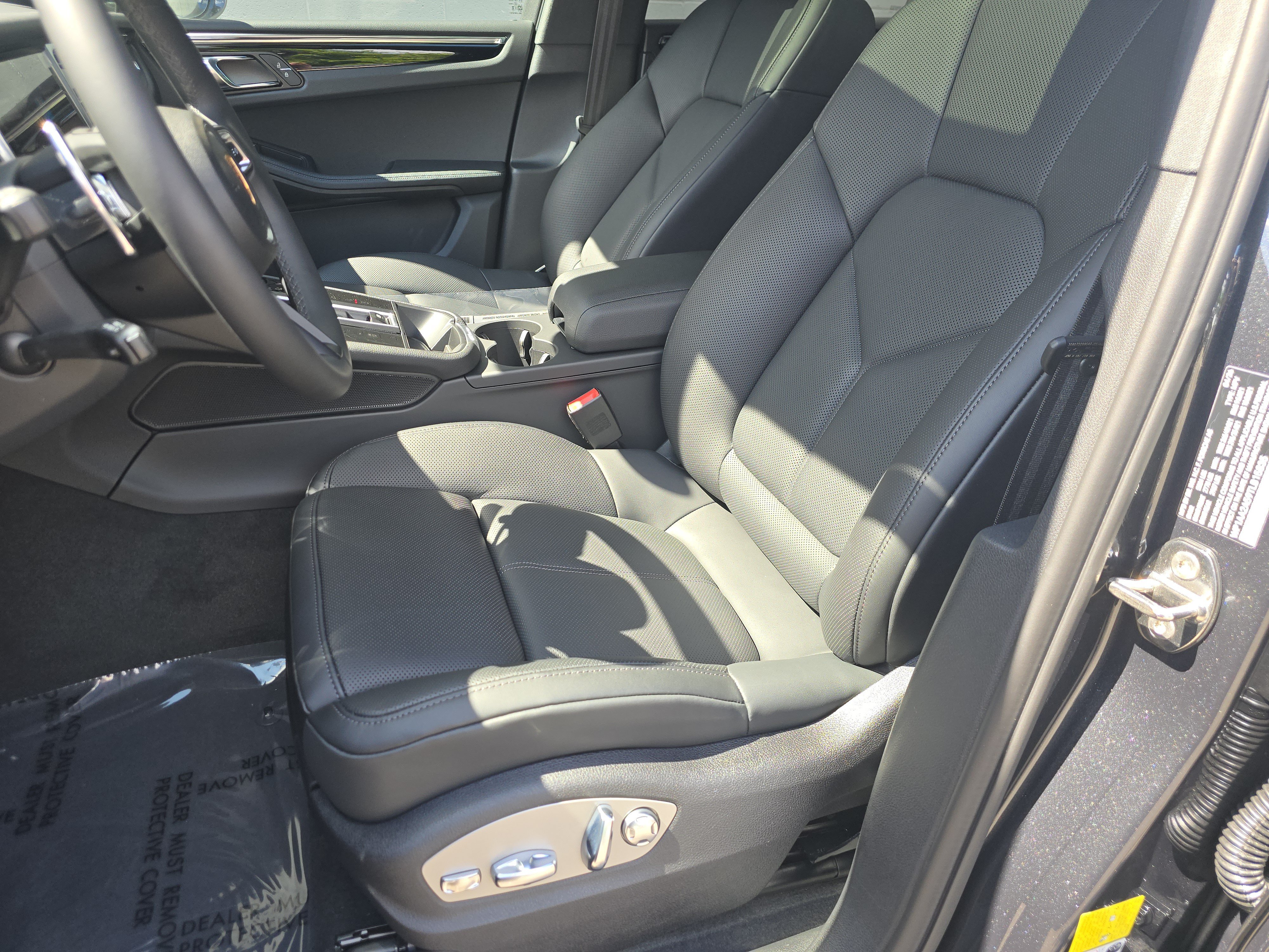 New 2026 Porsche Macan AWD/4WD image 5