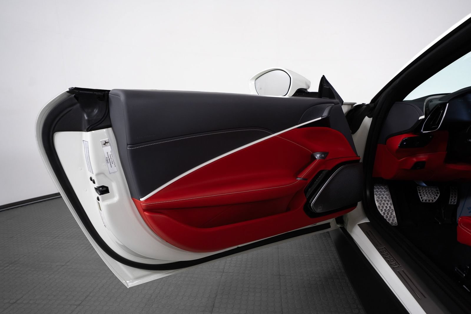 Certified 2025 Ferrari Roma Spider RWD image 18