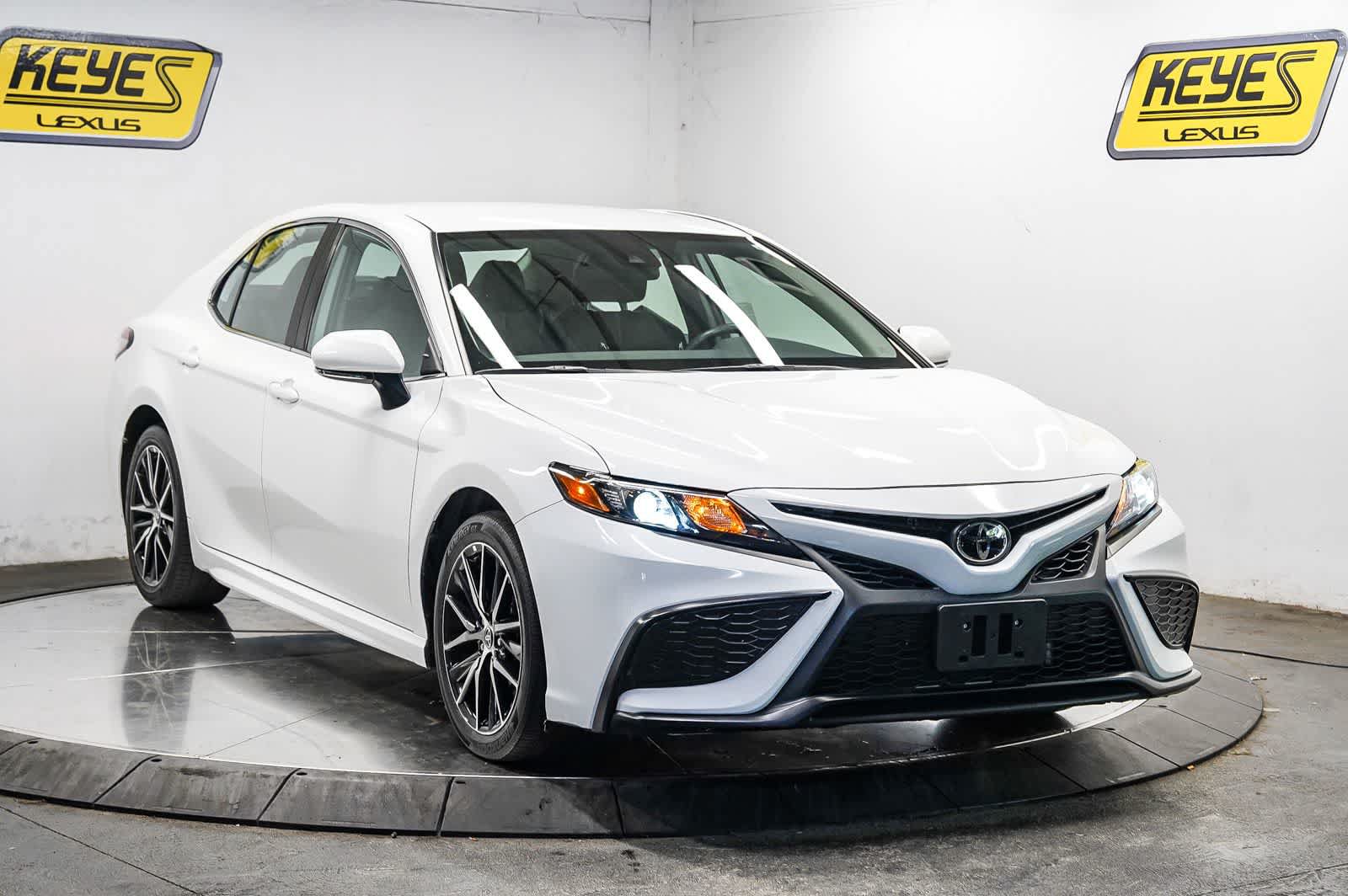 Used 2024 Toyota Camry SE FWD image 5