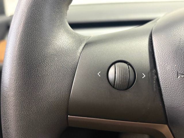 Used 2020 Tesla Model 3 Standard Range Plus image 23