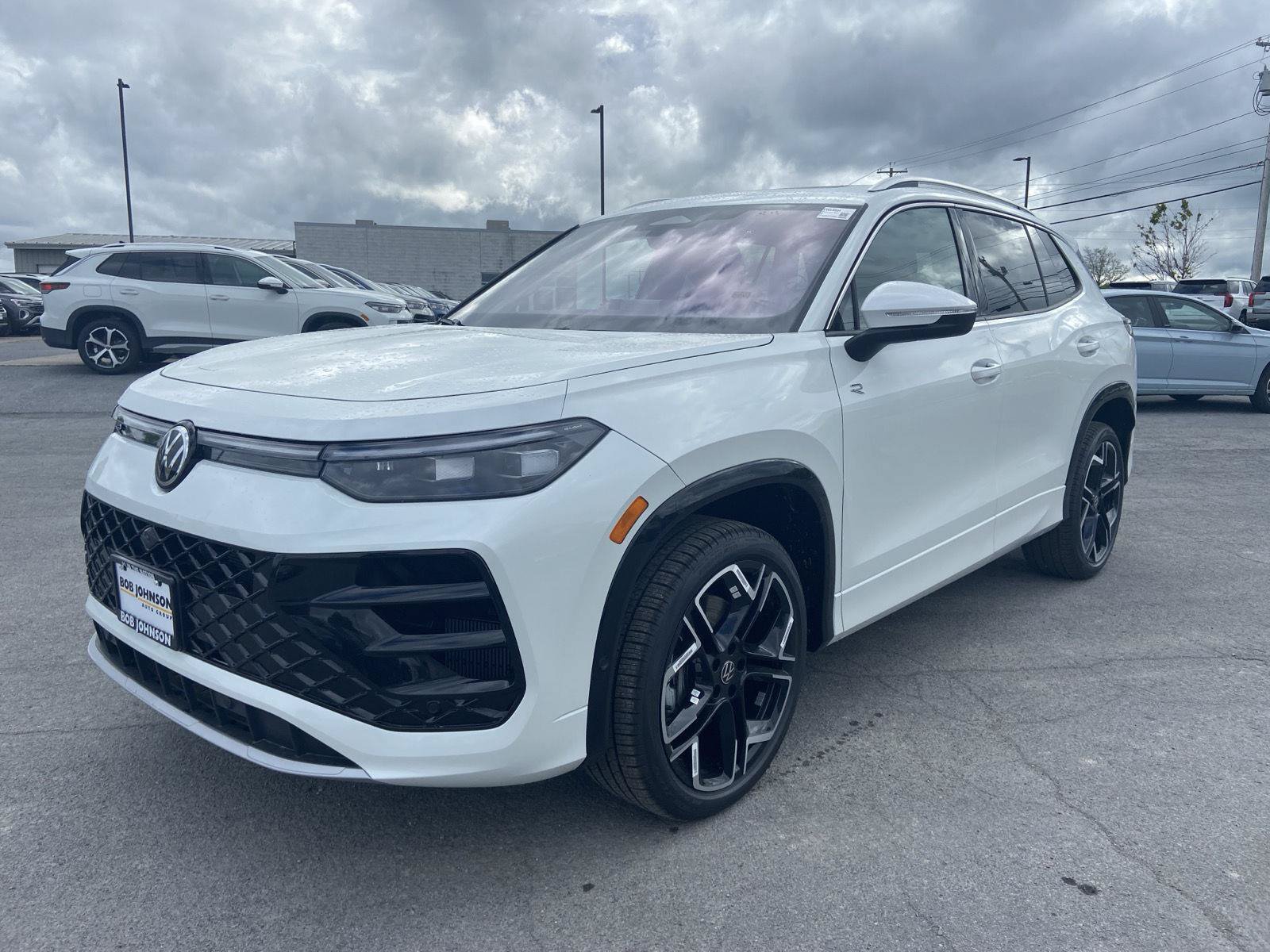 New 2026 Volkswagen Tiguan SEL R-Line AWD/4WD image 3