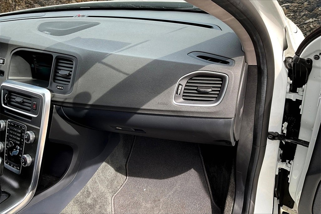 Used 2015 Volvo S60 T5 Platinum image 16