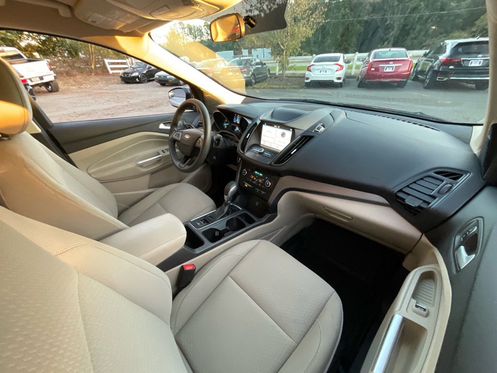 Used 2019 Ford Escape SE image 18