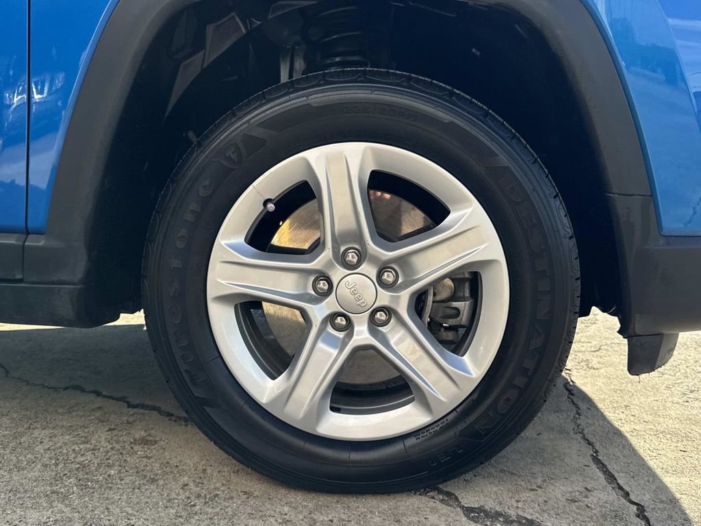 Used 2024 Jeep Compass Sport image 17