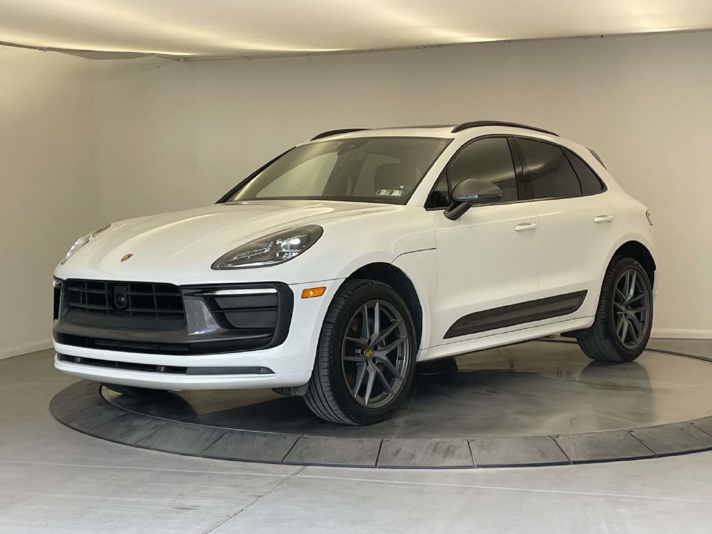 Certified 2025 Porsche Macan Turbo AWD/4WD image 1
