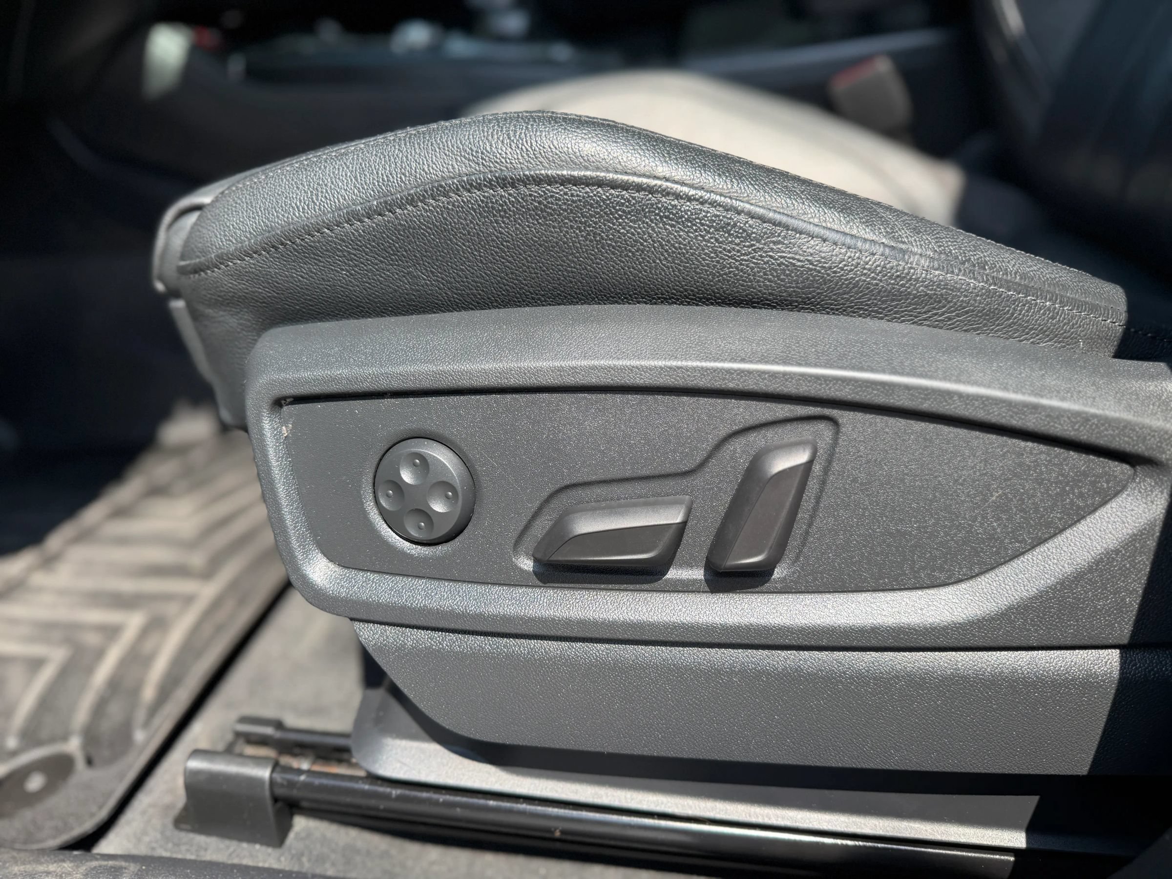 Used 2019 Audi SQ5 Prestige w/ Prestige Package AWD/4WD image 22