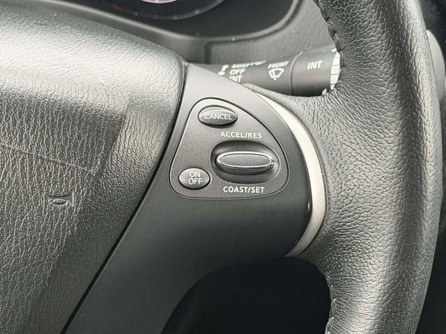 Used 2018 Nissan Pathfinder SV image 17