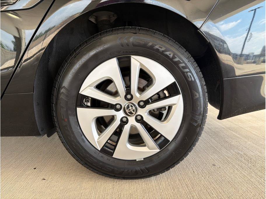 Used 2016 Toyota Prius Three FWD image 30
