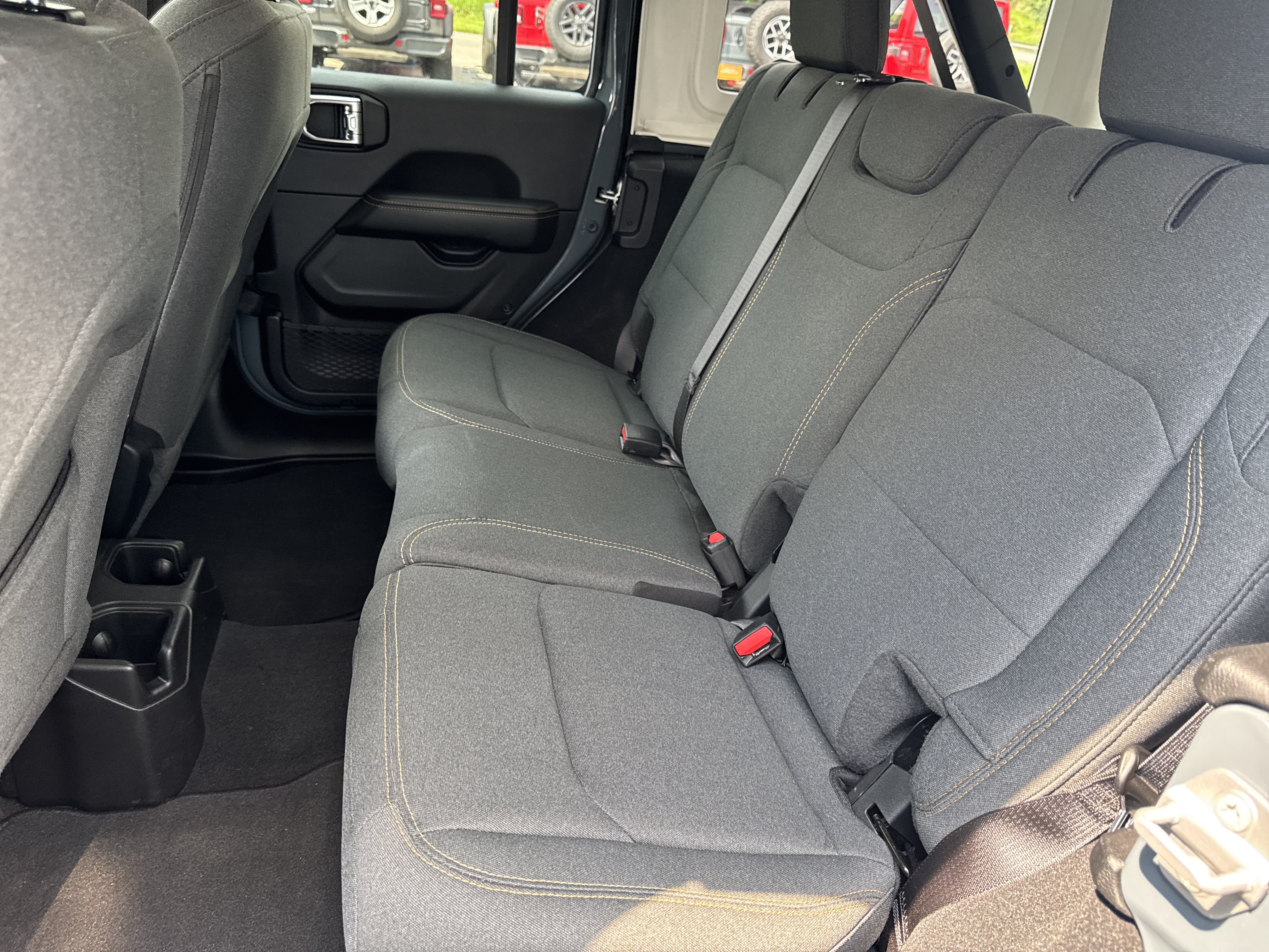 Used 2026 Jeep Wrangler Unlimited Sahara AWD/4WD image 13