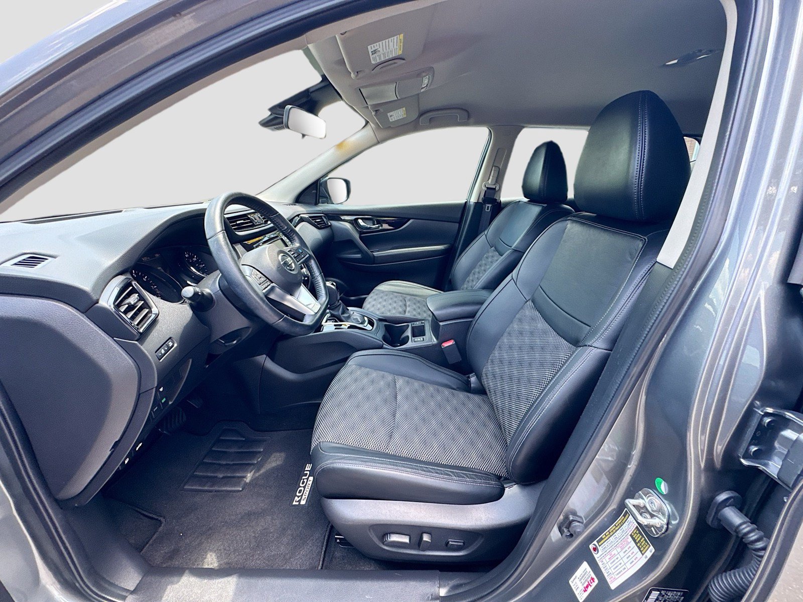 Used 2022 Nissan Rogue Sport SV w/ Technology Package FWD image 9