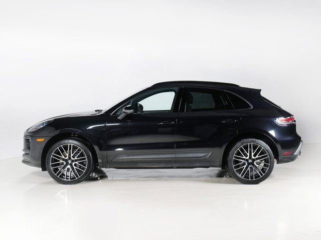 Certified 2025 Porsche Macan image 2