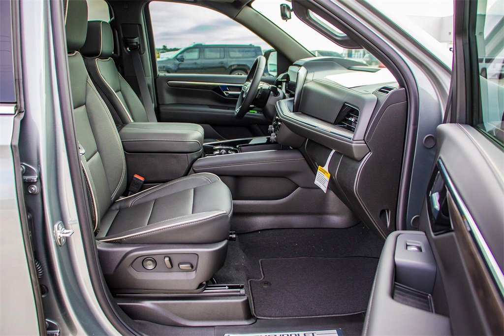 New 2026 Chevrolet Suburban Premier image 12