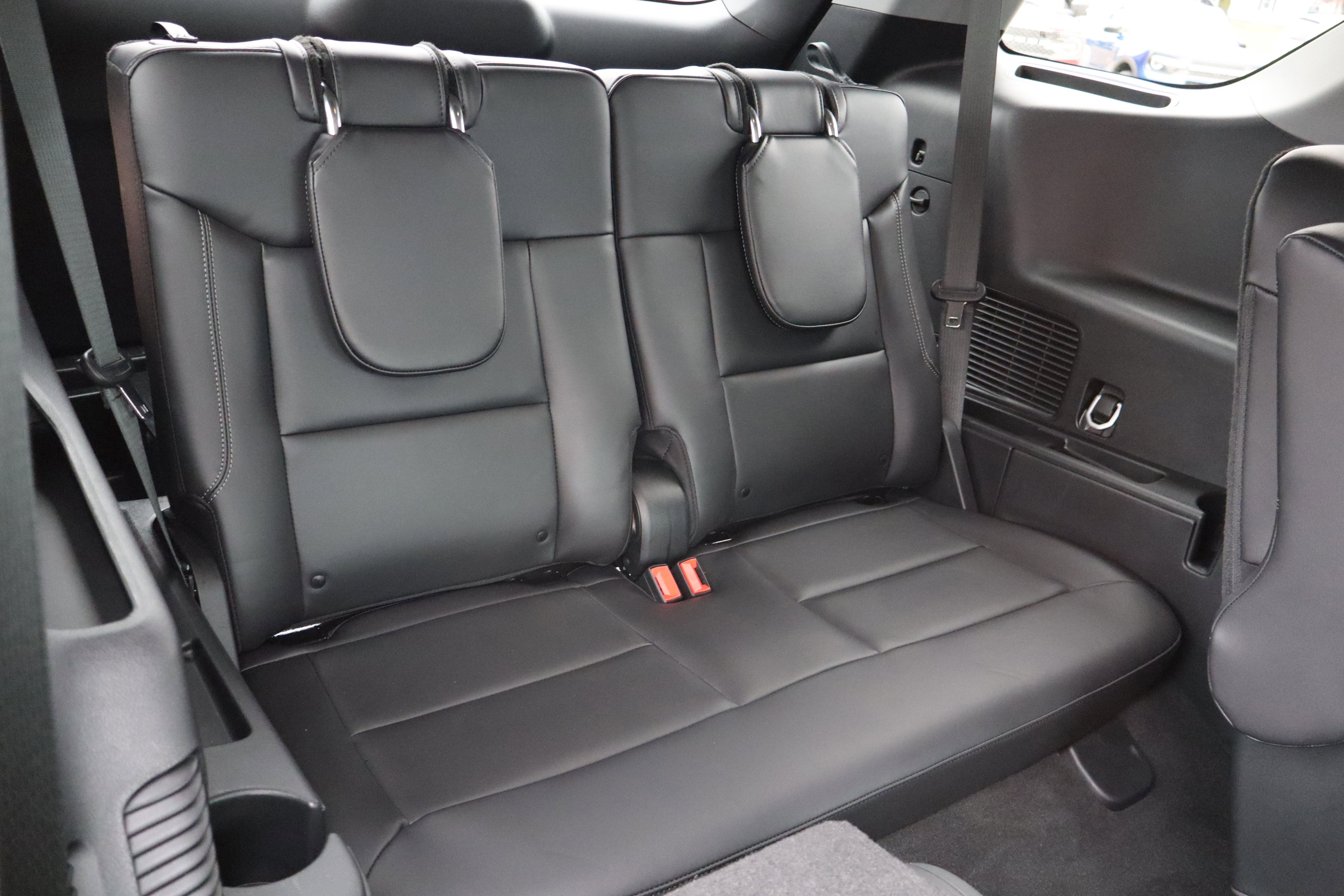 Used 2023 Ford Explorer XLT w/ Equipment Group 202A image 13