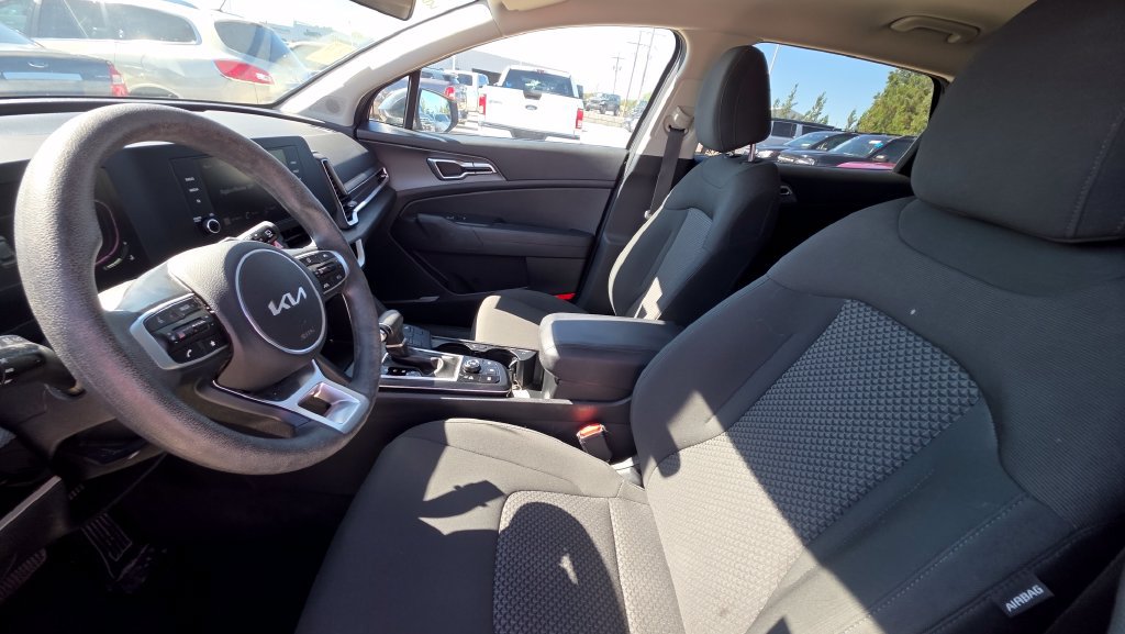 Used 2023 Kia Sportage LX AWD/4WD image 11