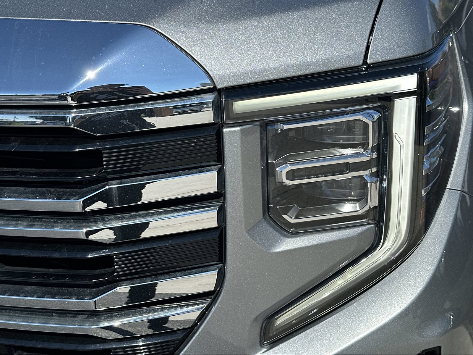 Used 2023 GMC Sierra 1500 SLT w/ SLT Premium Plus Package AWD/4WD image 11