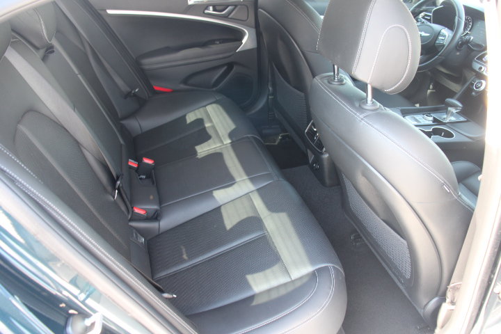 Used 2022 Genesis G70 2.0T RWD image 16