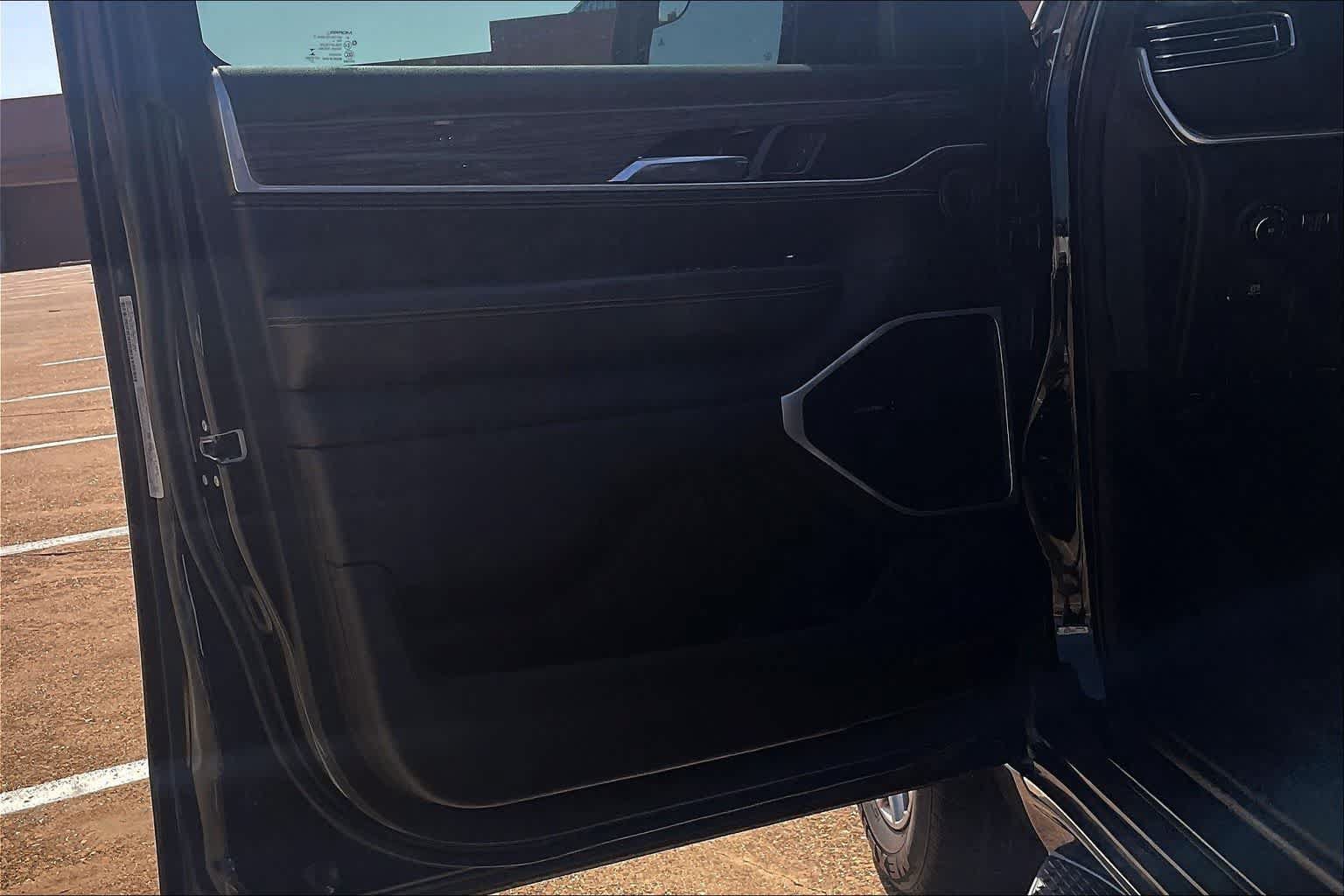 Used 2022 Jeep Wagoneer Series II AWD/4WD image 26