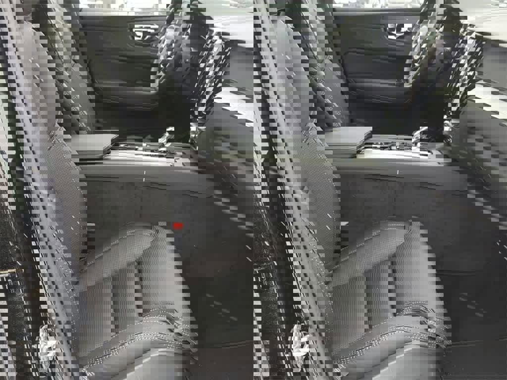 Used 2025 Volvo XC60 B5 Ultra image 21