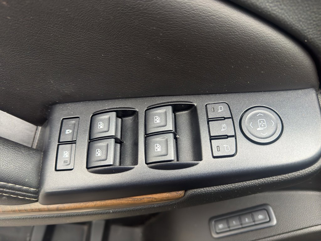 Used 2019 GMC Yukon XL Denali w/ Denali Ultimate Package image 23