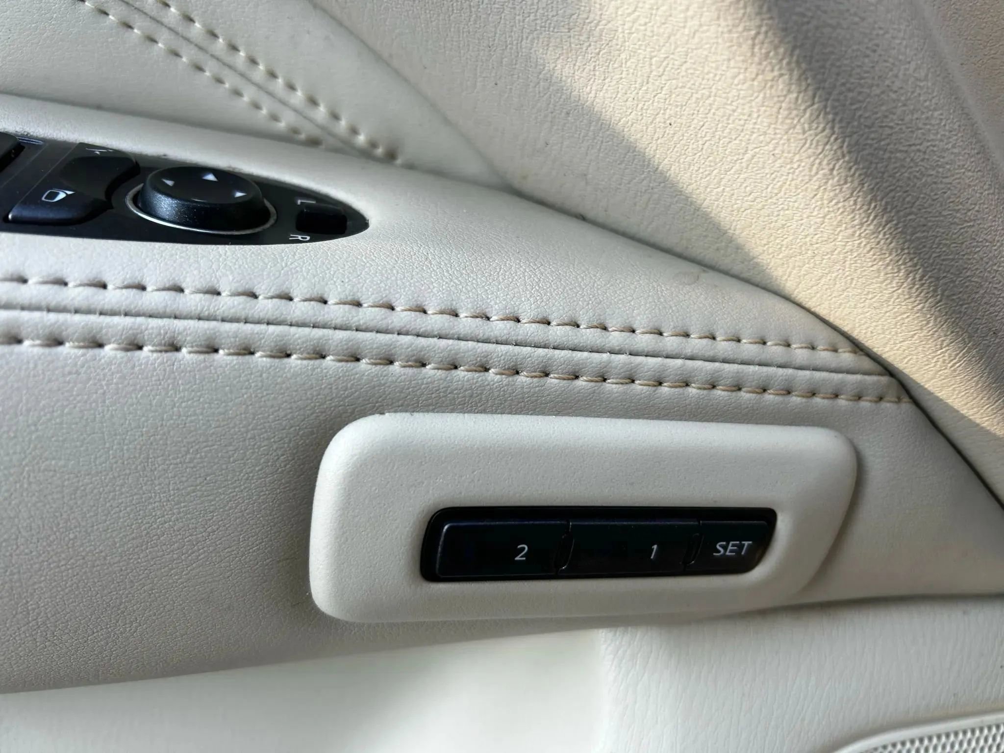 Used 2013 INFINITI JX35 FWD w/ Premium Pkg image 28