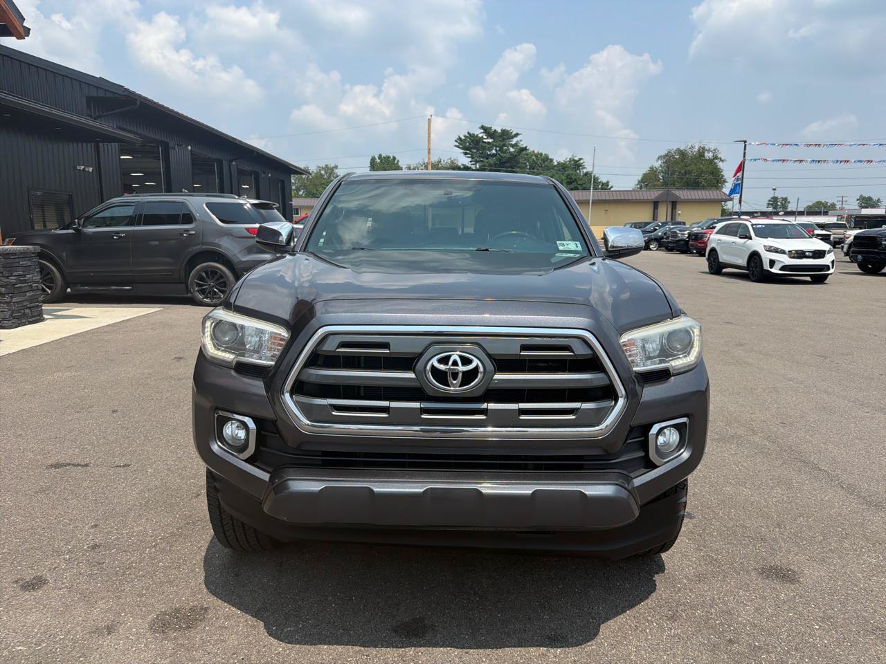 Used 2017 Toyota Tacoma Limited w/ Tow Package AWD/4WD image 2