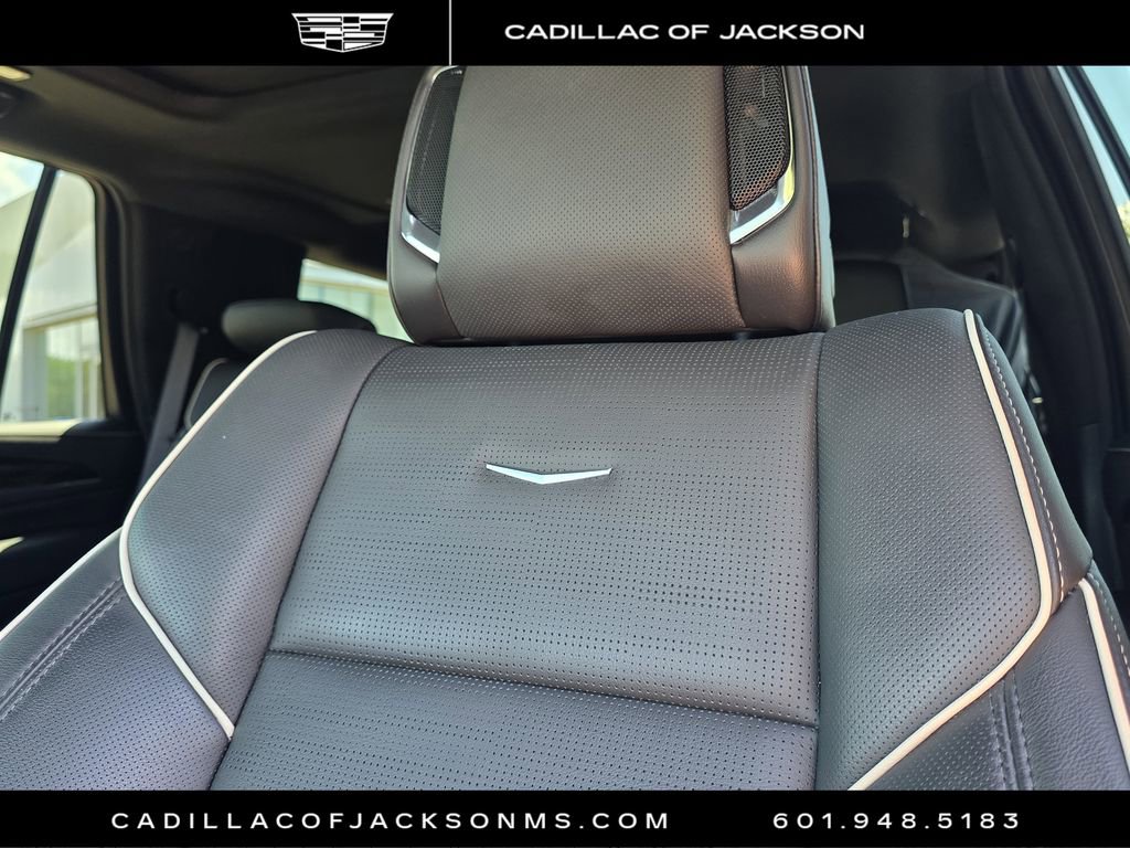 Used 2023 Cadillac Escalade Premium Luxury w/ Performance Package AWD/4WD image 19