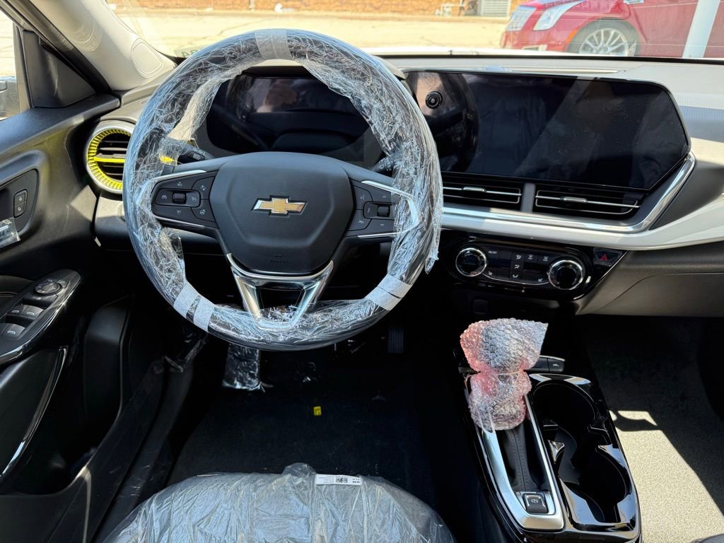 New 2026 Chevrolet Trax LT w/ Driver Confidence Package FWD image 2