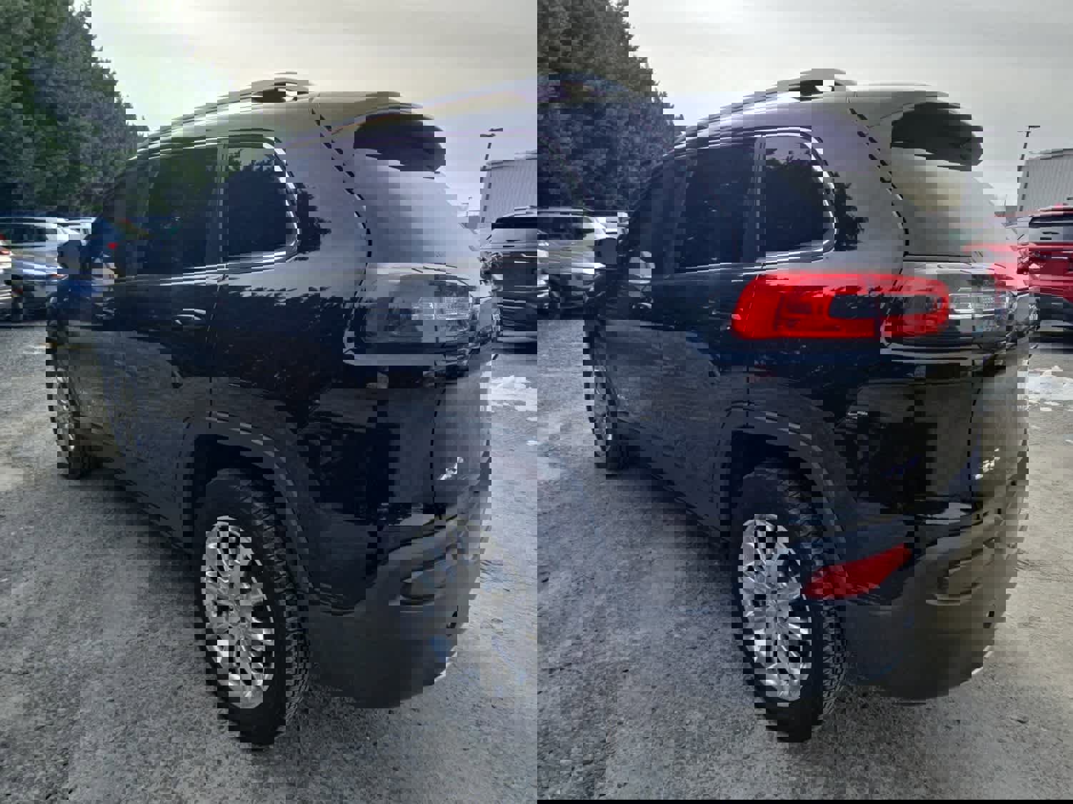 Used 2017 Jeep Cherokee Limited image 8