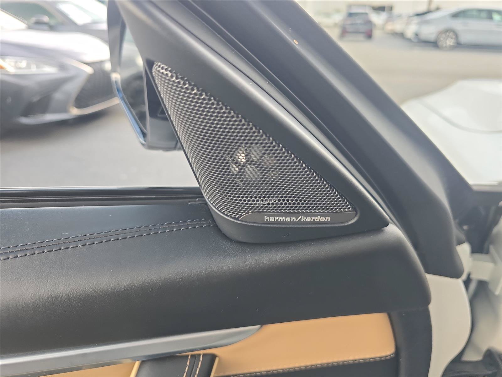 Used 2018 BMW M4 Convertible RWD image 12