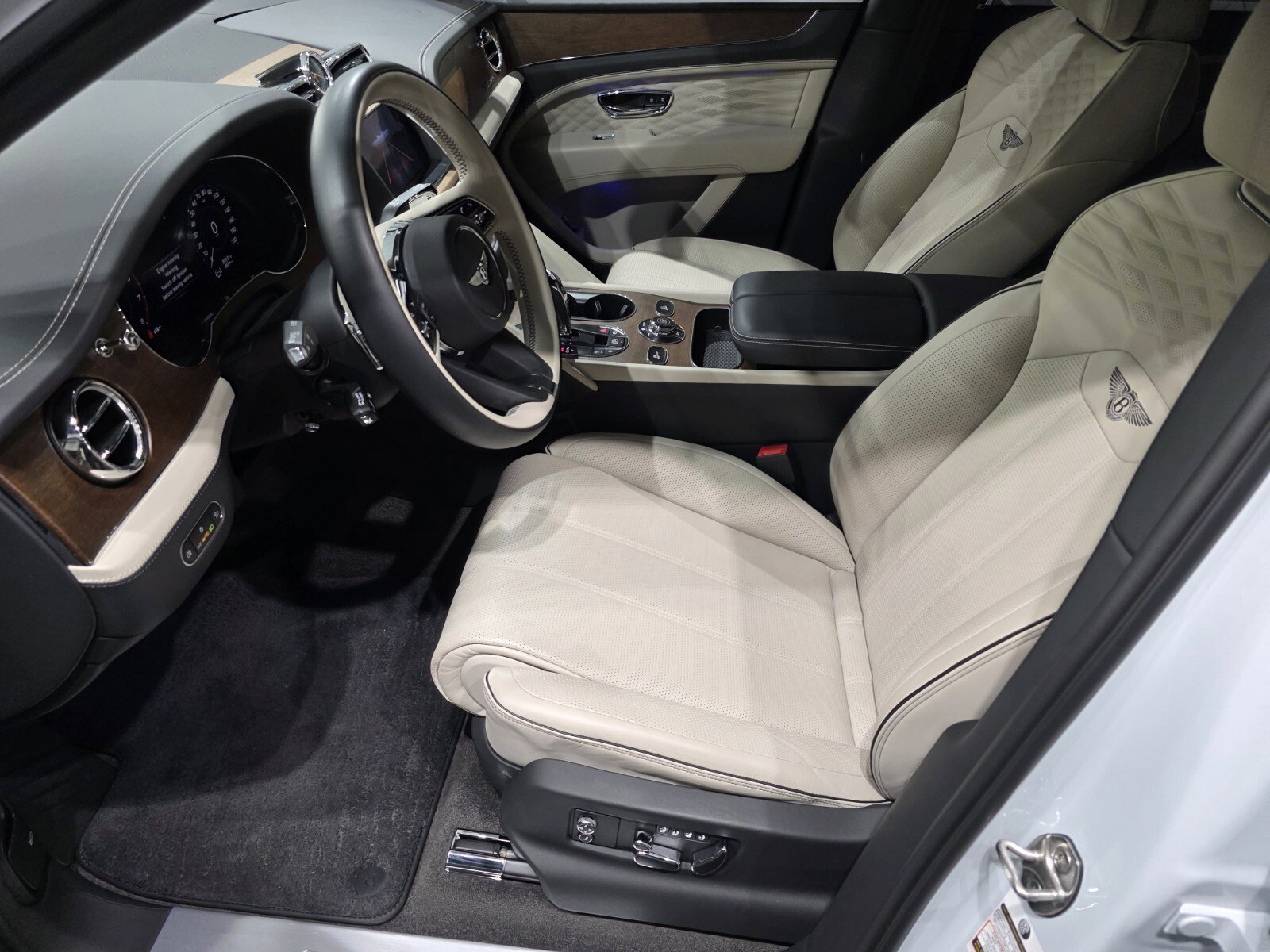Used 2024 Bentley Bentayga Extended Wheelbase image 6