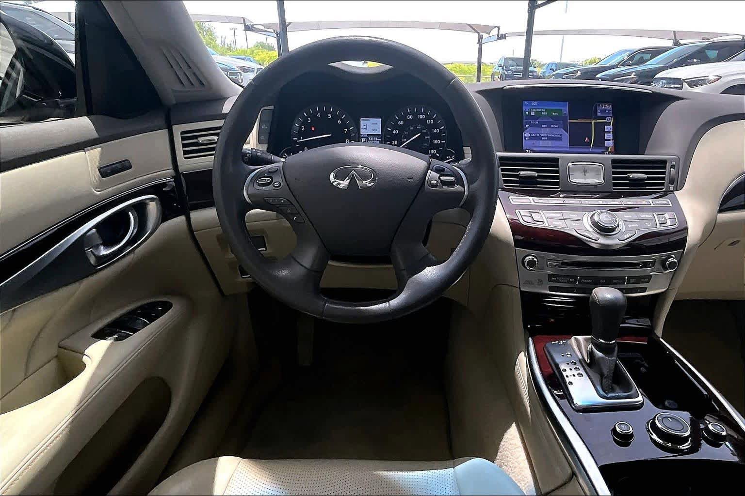 Used 2015 INFINITI Q70 3.7 RWD image 6