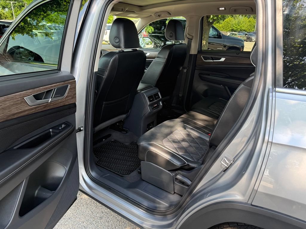 Used 2024 Volkswagen Atlas SEL Premium R-Line AWD/4WD image 10