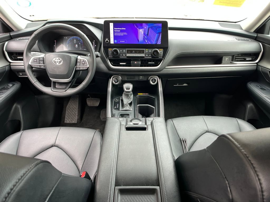 Used 2025 Toyota Grand Highlander AWD image 13