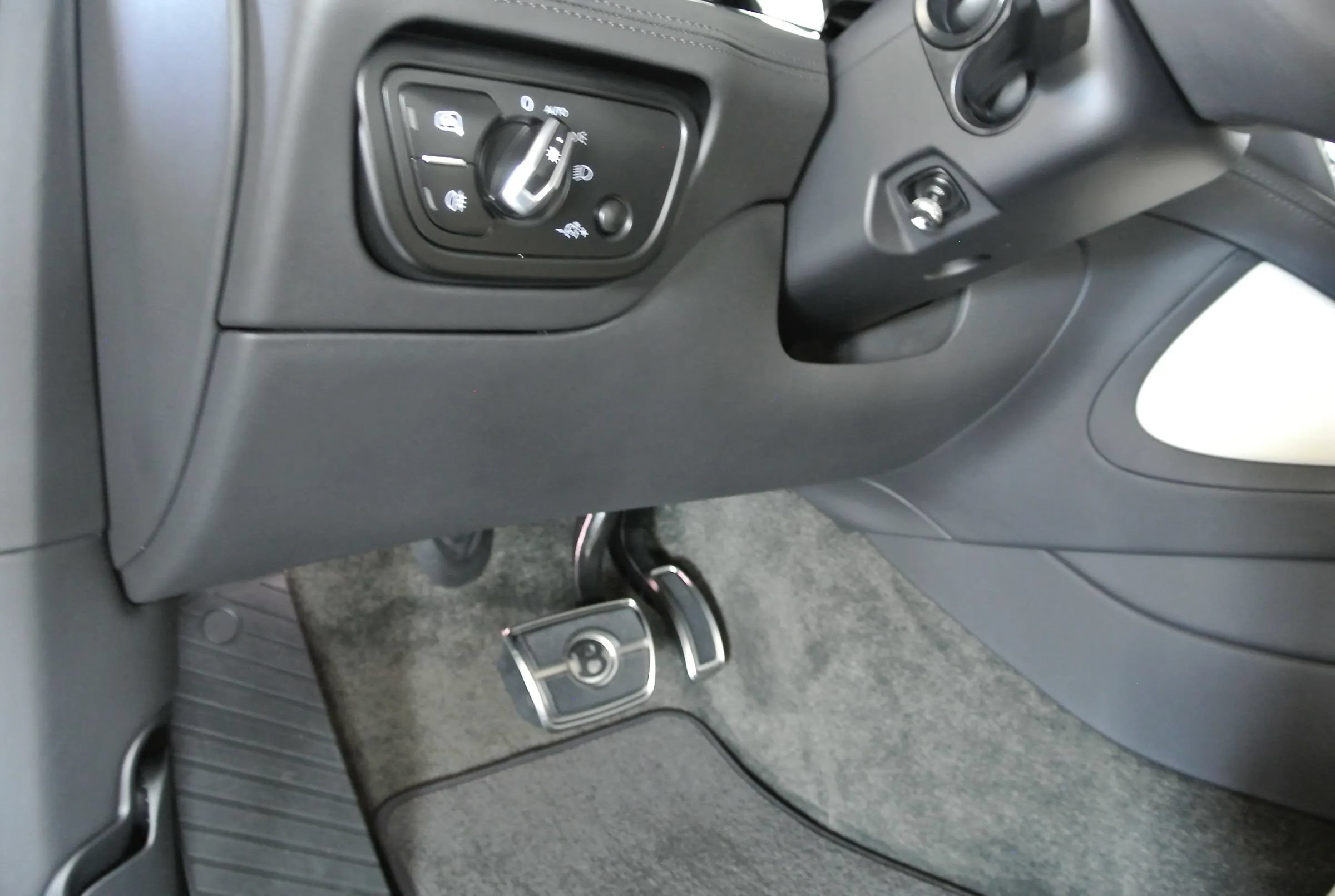 Used 2023 Bentley Bentayga AWD/4WD image 24