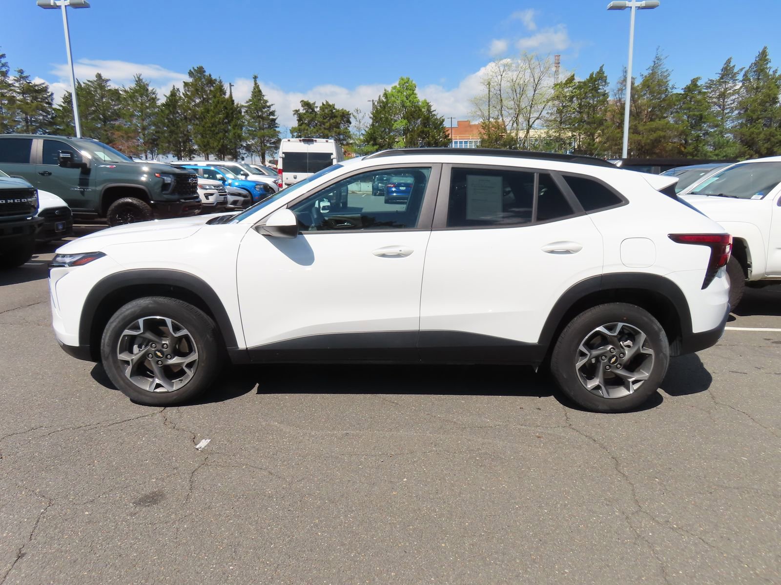 Used 2024 Chevrolet Trax LT w/ Driver Confidence Package image 8