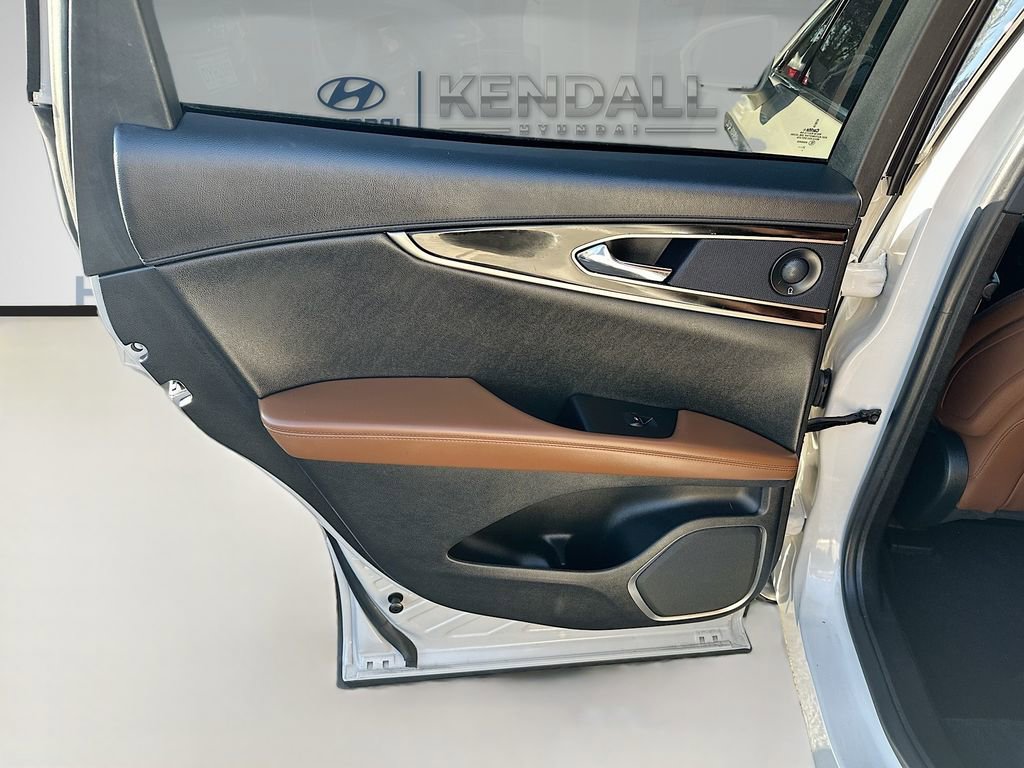 Used 2022 Lincoln Nautilus Reserve w/ Luxury Package image 24