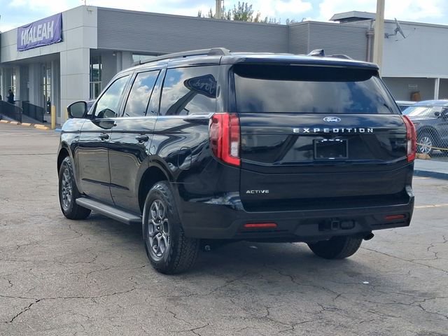 Used 2025 Ford Expedition Active image 3