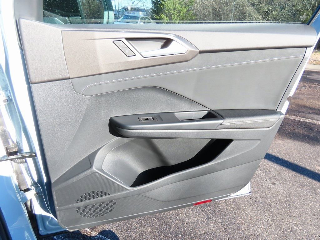 New 2025 Volkswagen Taos SE image 15