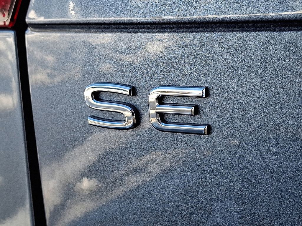 Used 2024 Volkswagen Tiguan SE R-Line image 32