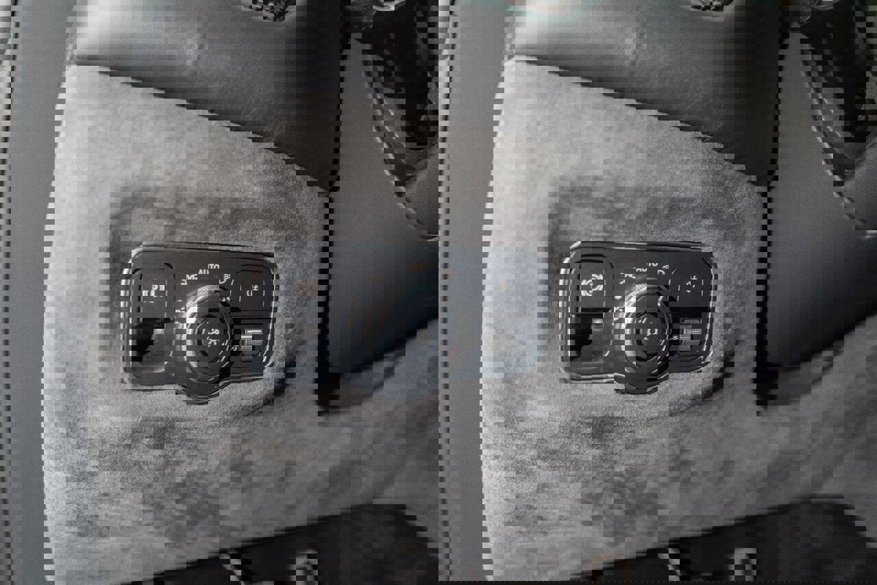 Used 2023 Aston Martin V8 Vantage Coupe image 68