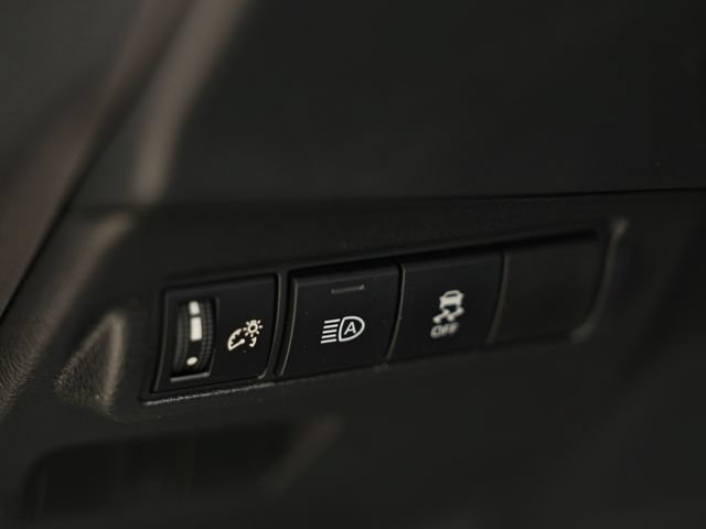 Used 2026 Toyota Corolla Cross XLE FWD image 18