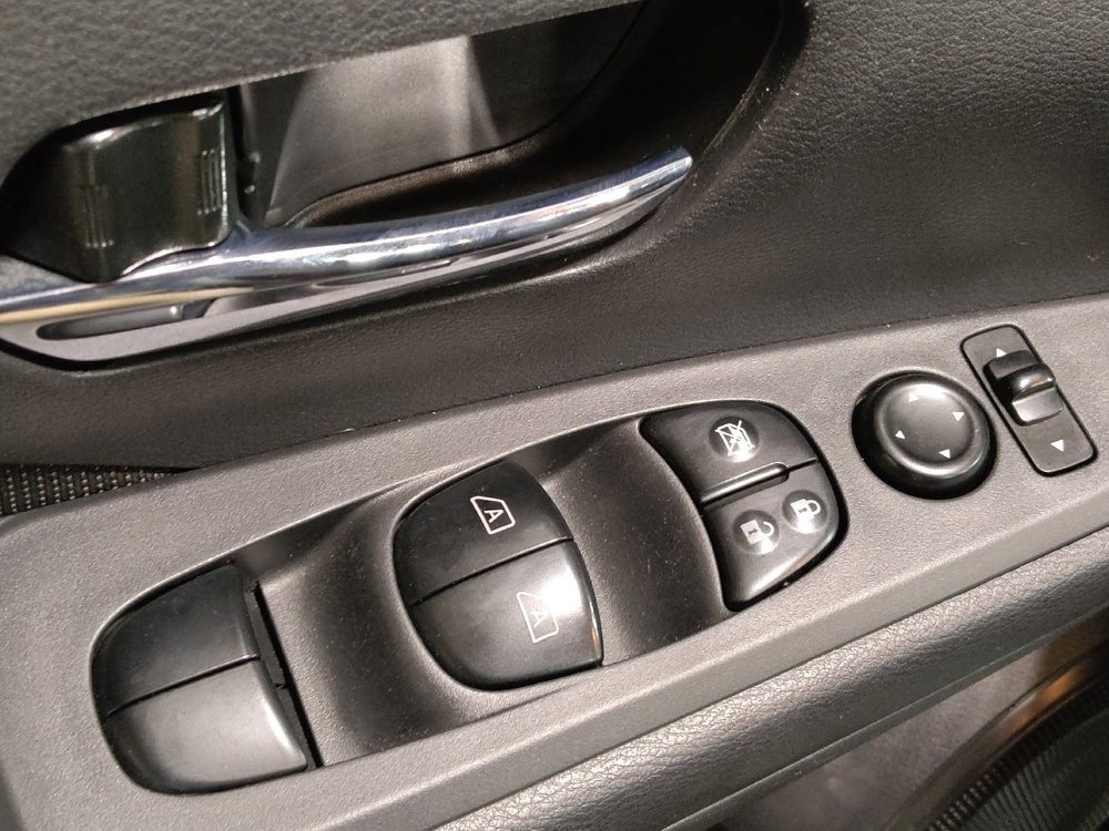 Used 2021 Nissan Kicks SV image 27