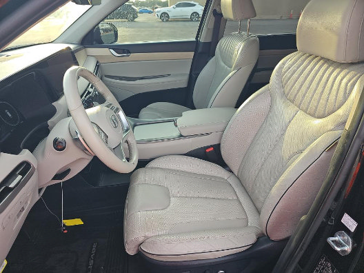 Used 2023 Hyundai Palisade Limited w/ Winter Package FWD image 9