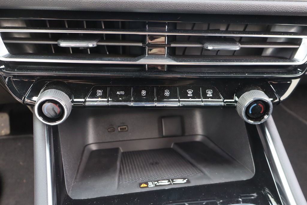 Used 2026 Chevrolet Traverse LT w/ Driver Confidence Package image 12