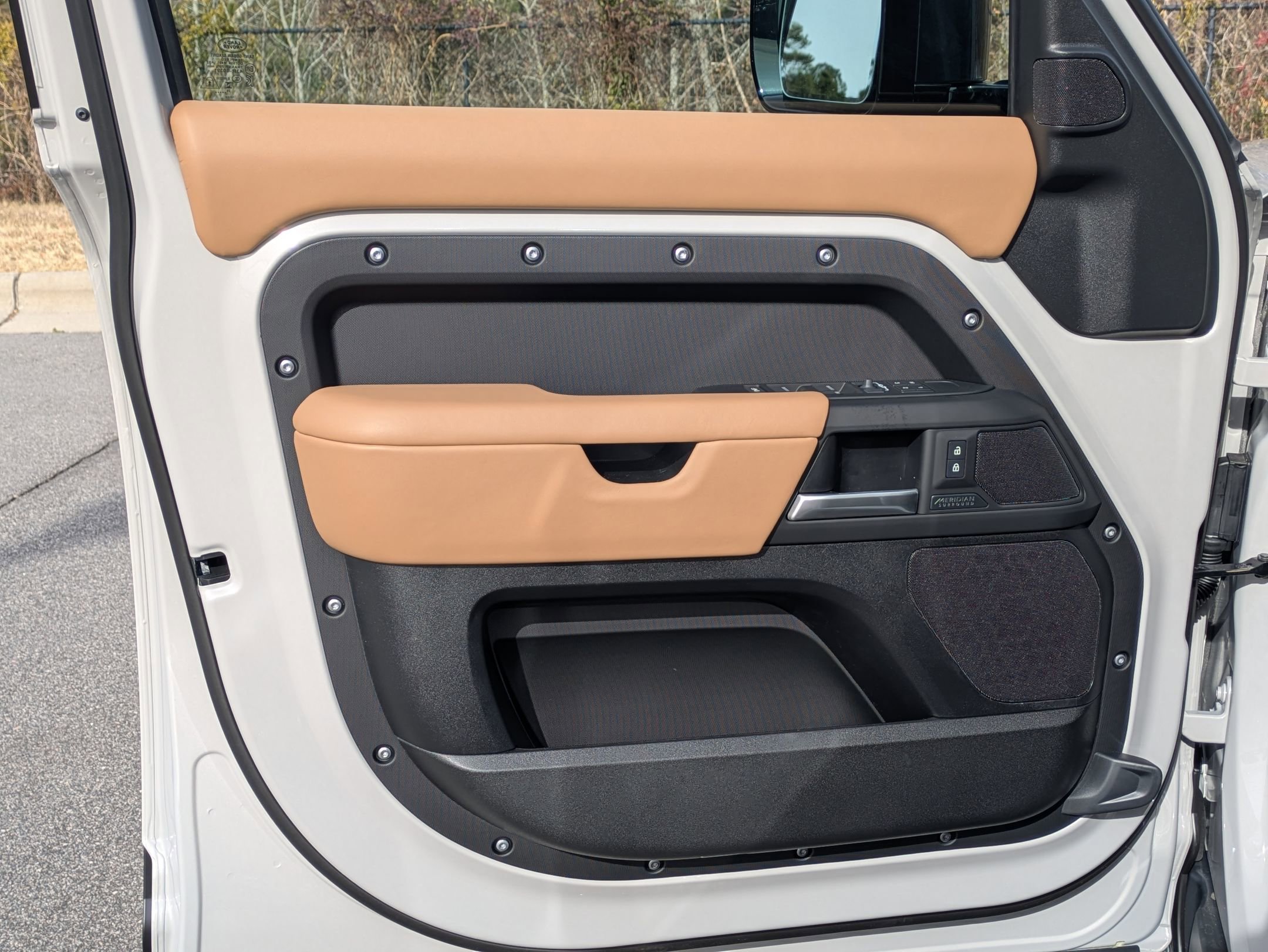 New 2026 Land Rover Defender 110 X-Dynamic SE image 21