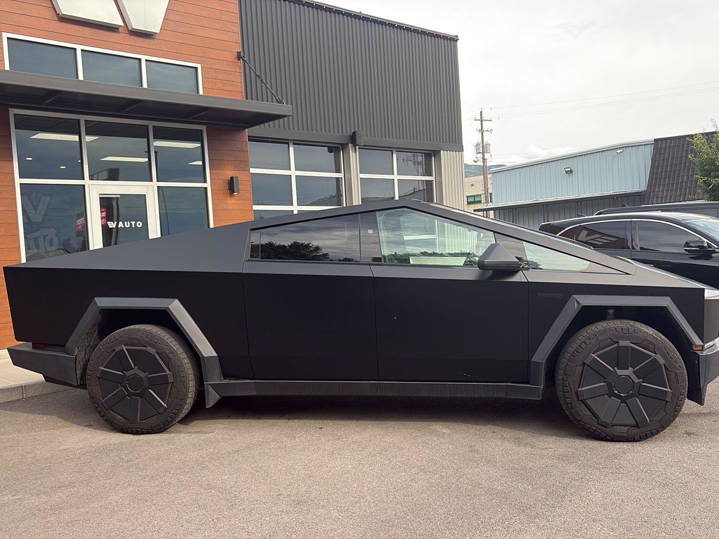 Used 2024 Tesla Cybertruck AWD Crew Cab image 9