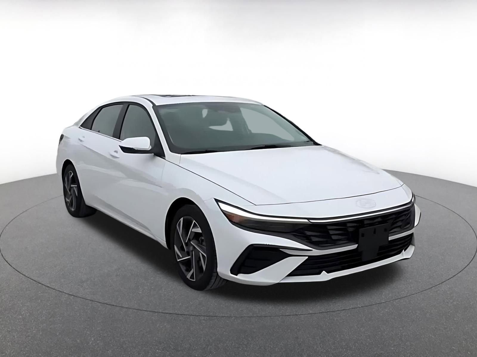 Used 2025 Hyundai Elantra Limited image 3