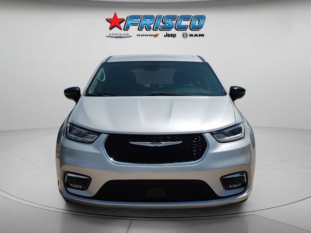 Used 2024 Chrysler Pacifica Touring-L FWD image 2