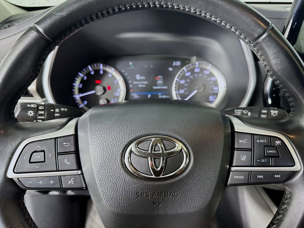 Used 2023 Toyota Highlander XLE image 16
